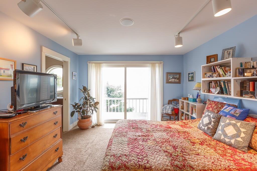 67 Cliff Road New Harbor, ME 04554 - Photo 19 of 28 Photo