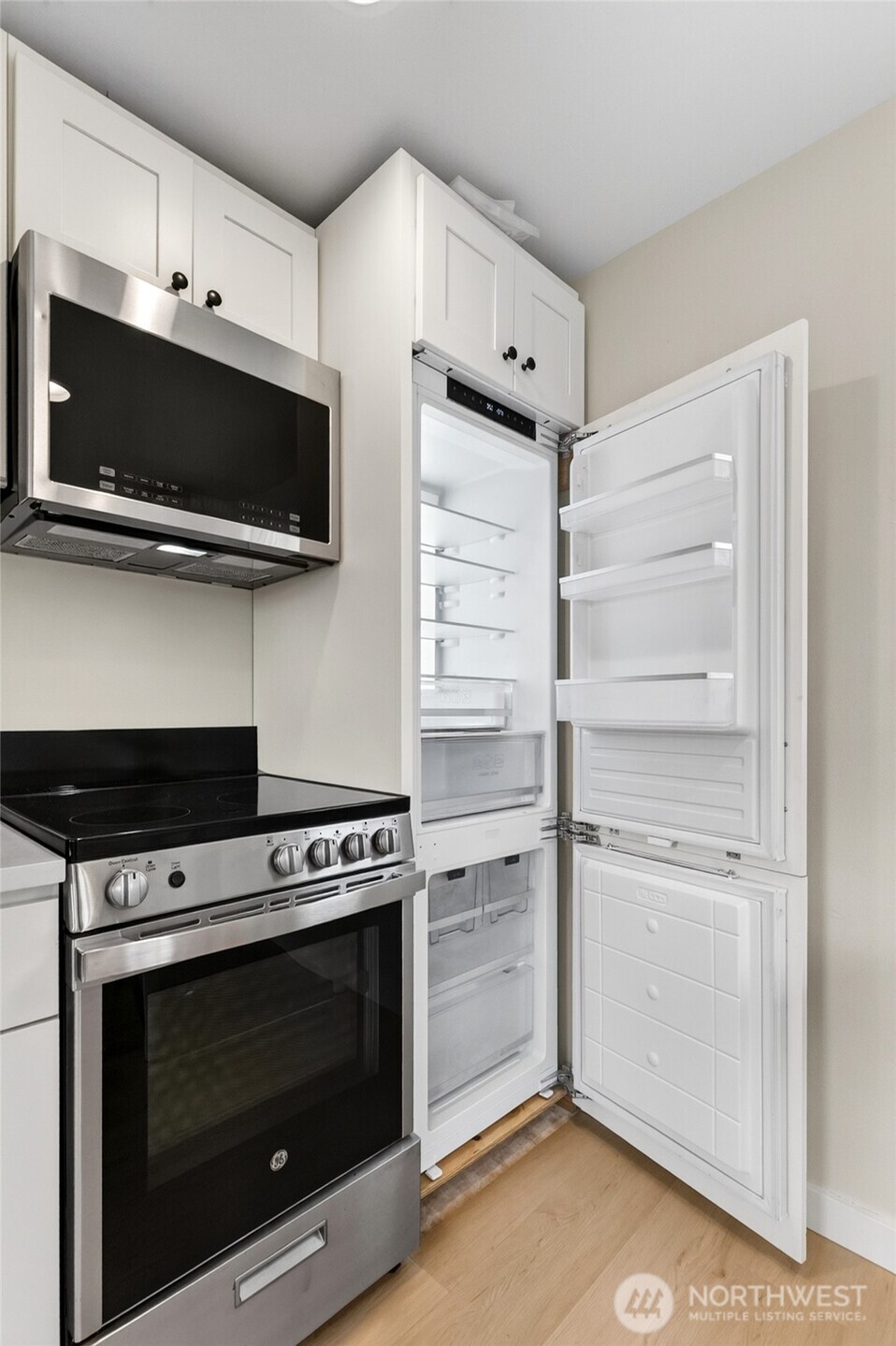 2909 Southwest Cloverdale Street Seattle, WA 98126 - Photo 5 of 13 Gallery Image 5