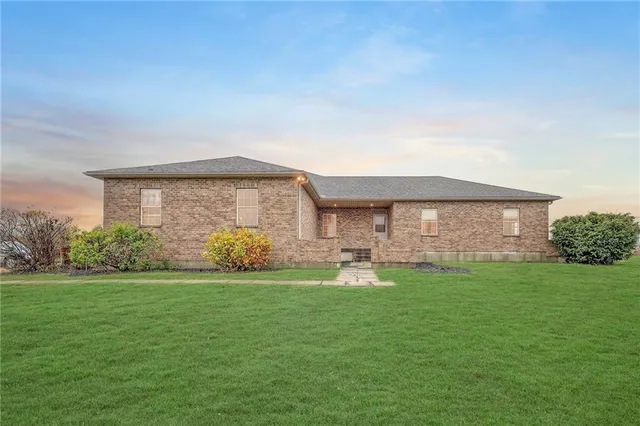 $995,000 | 33270 Switzer Road, Paola, KS 66071