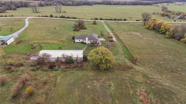 $995,000 | 33270 Switzer Road, Paola, KS 66071