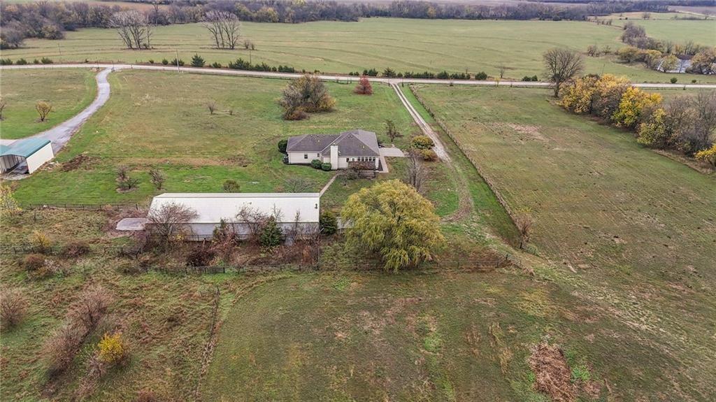 33270 Switzer Road Paola, KS 66071 - Photo 3 of 41
