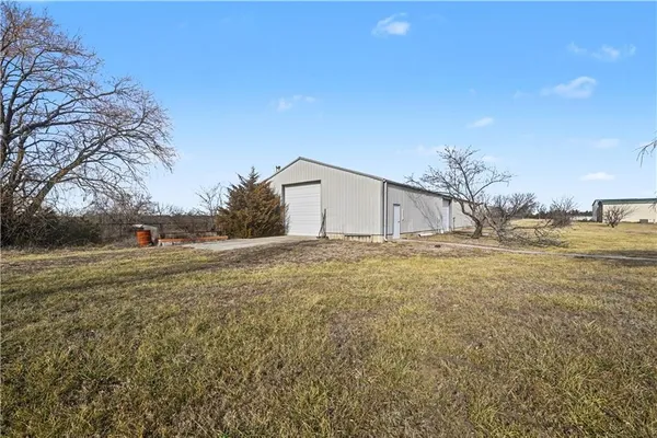 $995,000 | 33270 Switzer Road, Paola, KS 66071