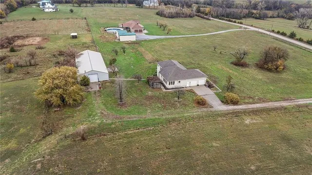 $995,000 | 33270 Switzer Road, Paola, KS 66071