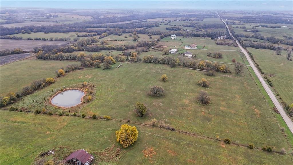 33270 Switzer Road Paola, KS 66071 - Photo 5 of 41