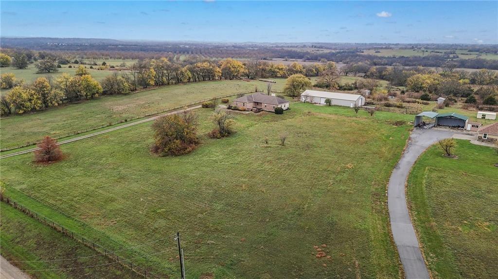 33270 Switzer Road Paola, KS 66071 - Photo 6 of 41