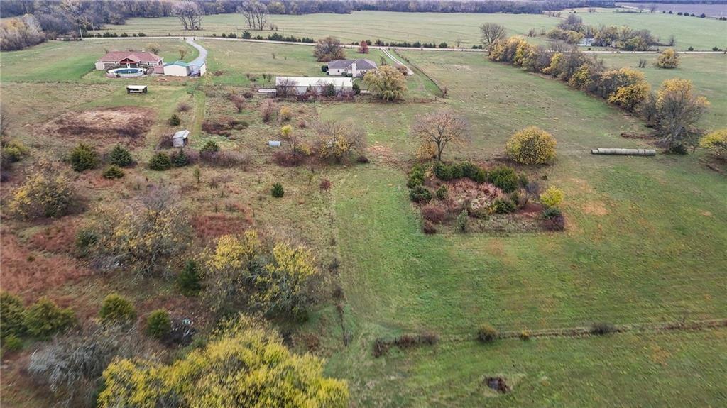 33270 Switzer Road Paola, KS 66071 - Photo 7 of 41