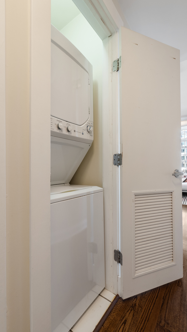 636 North Racine Avenue, Unit 2N Chicago, IL 60642 - Photo 19 of 21 Gallery Image 19