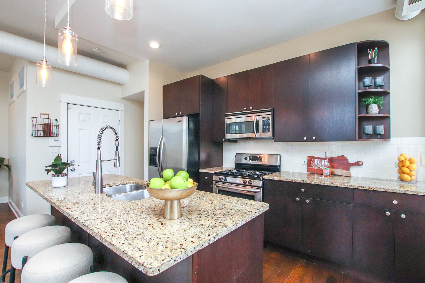 636 North Racine Avenue, Unit 2N Chicago, IL 60642 - Photo 3 of 21 Gallery Image 3