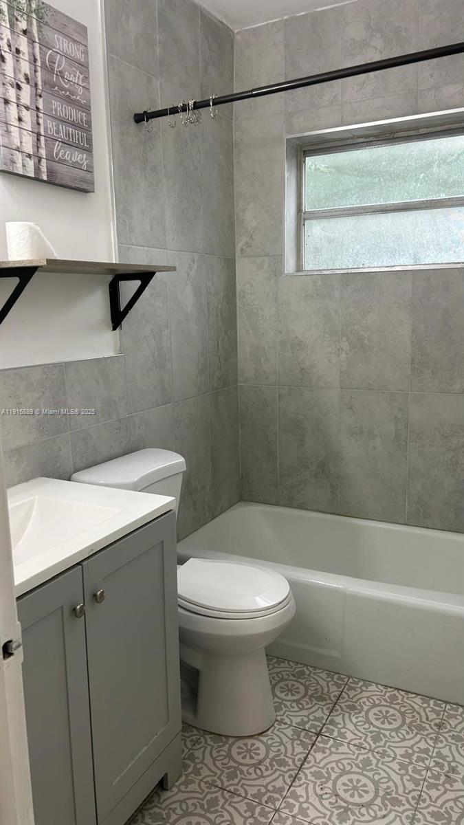 2219 Polk Street, Unit 9A Hollywood, FL 33020 - Photo 8 of 13