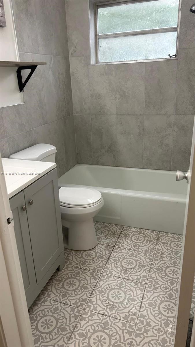 2219 Polk Street, Unit 9A Hollywood, FL 33020 - Photo 9 of 13