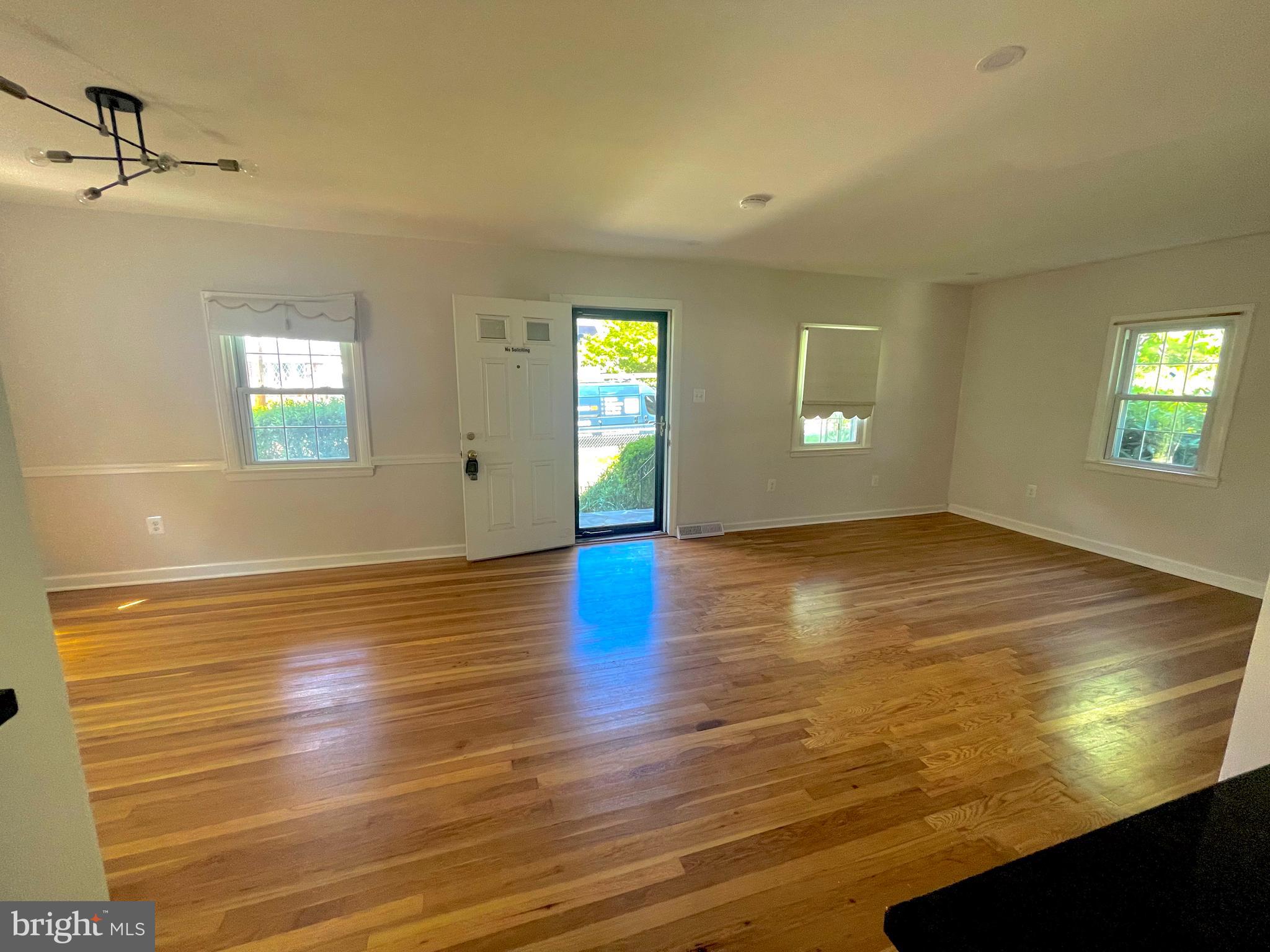 12216 Charles Road Silver Spring, MD 20906 - Photo 2 of 17 Living room