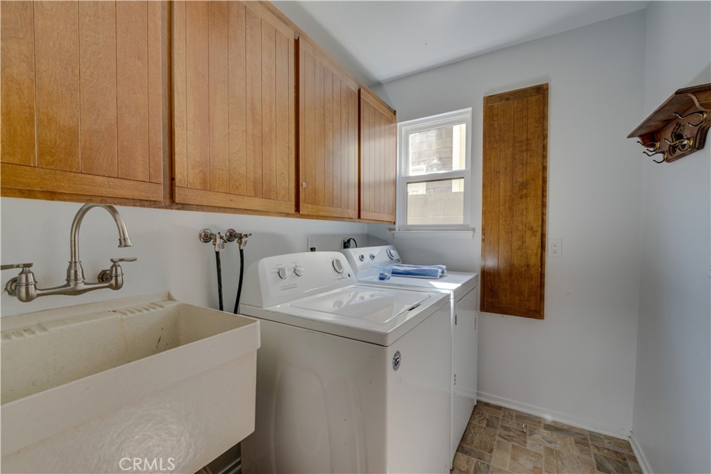 1612 Strand Way Oceano, CA 93445 - Photo 9 of 27 a bathroom with a sink and a mirror