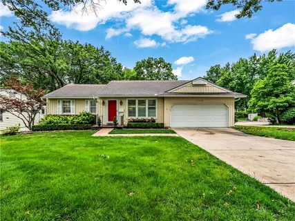 $385,000 | 409 East 108th Terrace, Kansas City, MO 64131