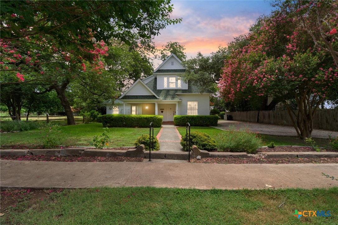 1253 West San Antonio St  