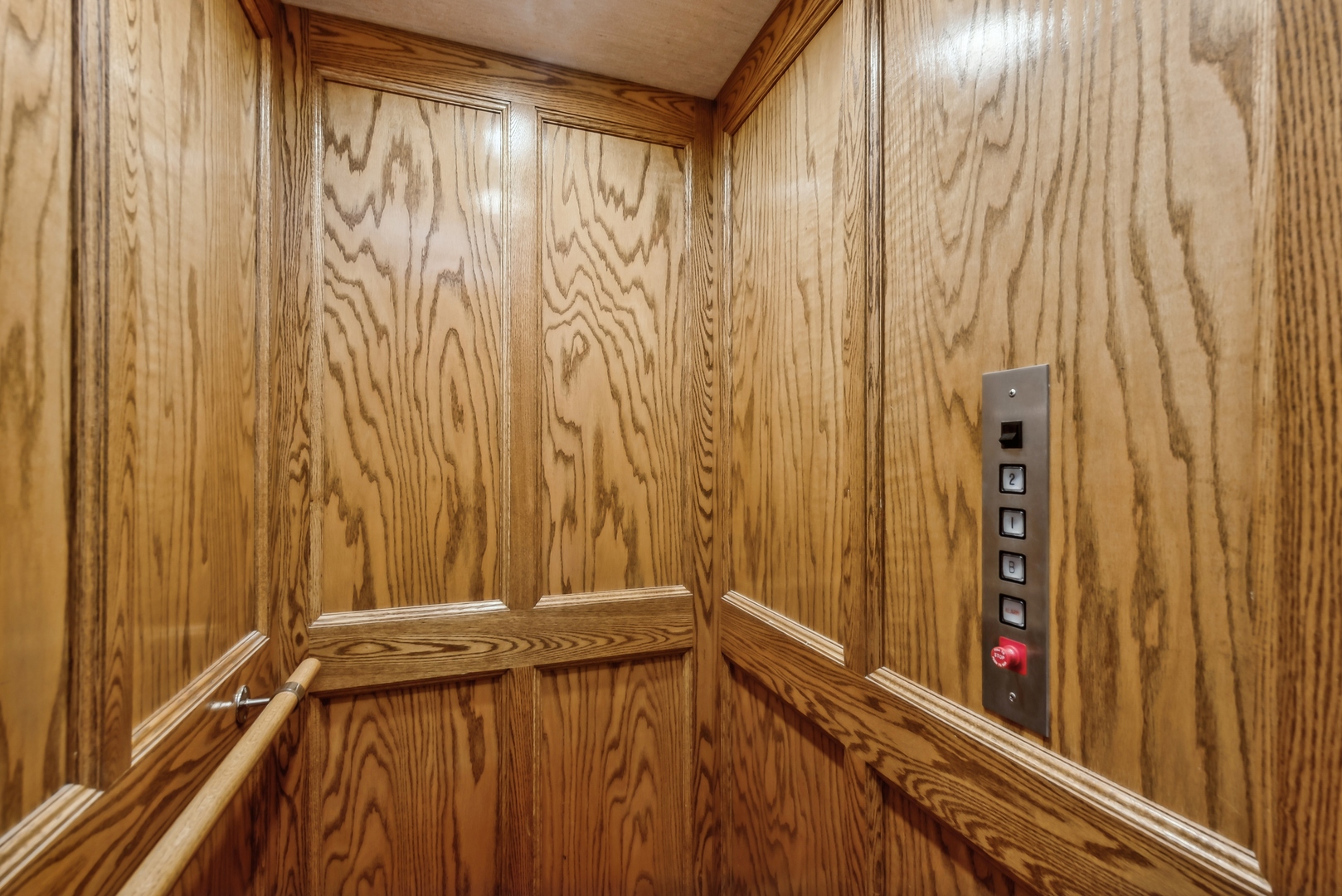 9 Willowcrest Drive, Unit 9 Oak Brook, IL 60523 - Photo 12 of 37 a view of walk in closet