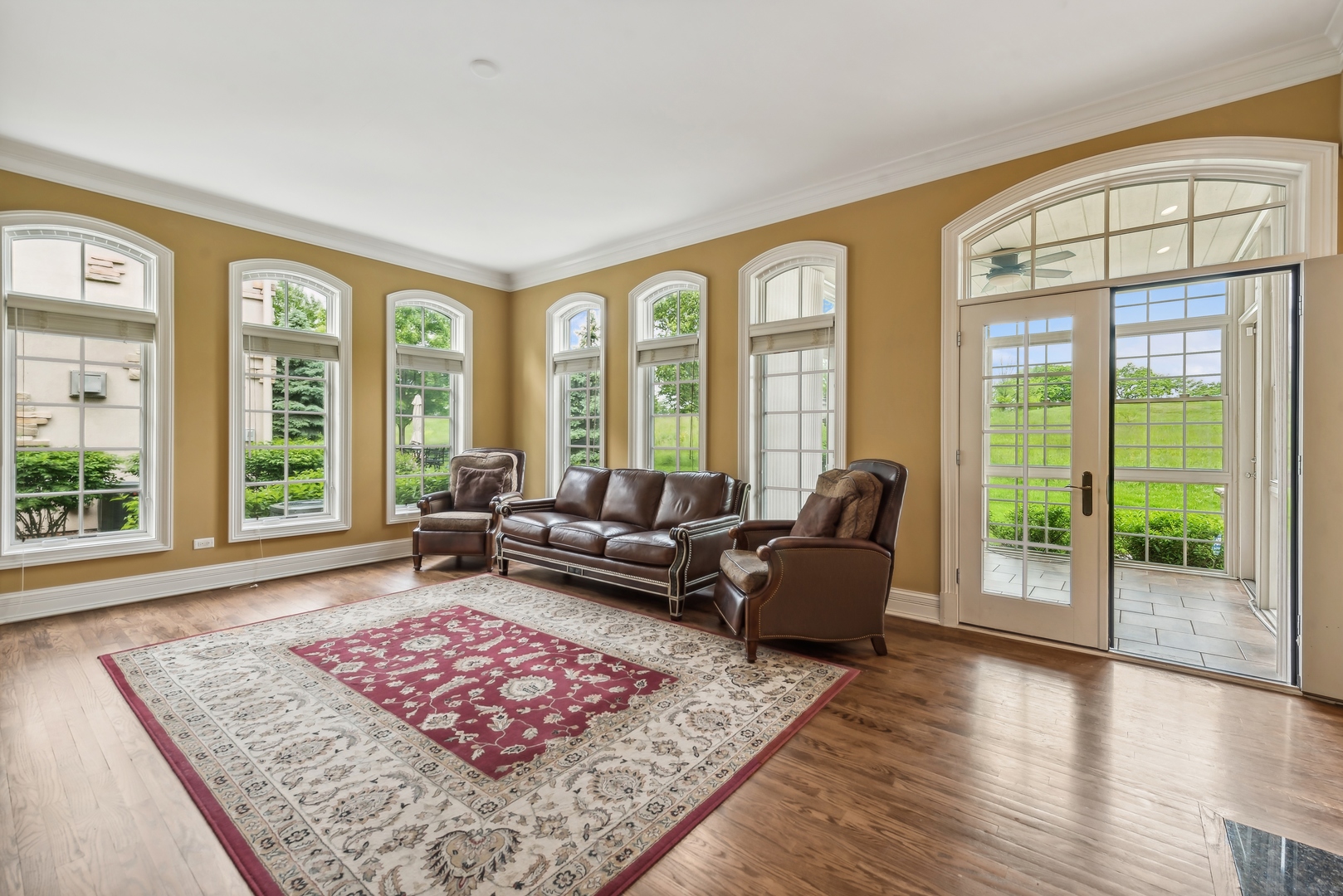9 Willowcrest Drive, Unit 9 Oak Brook, IL 60523 - Photo 15 of 37 a living room with furniture and a rug
