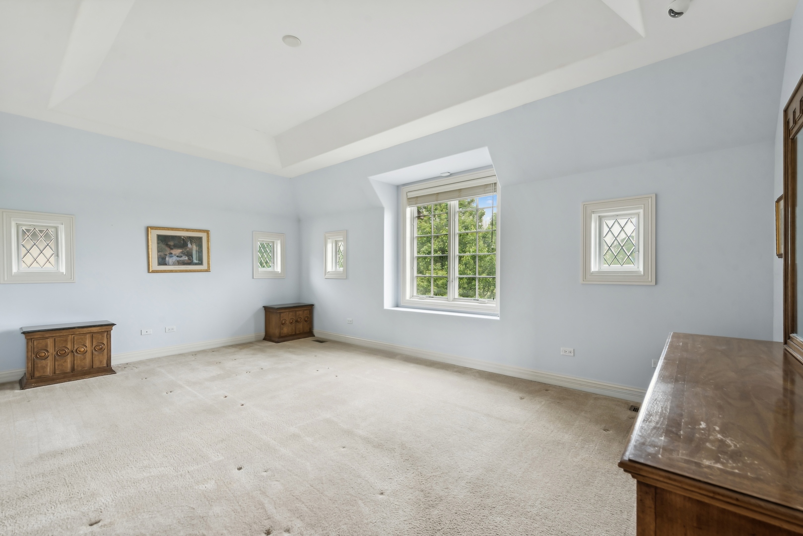 9 Willowcrest Drive, Unit 9 Oak Brook, IL 60523 - Photo 22 of 37 a view of an empty room with a window