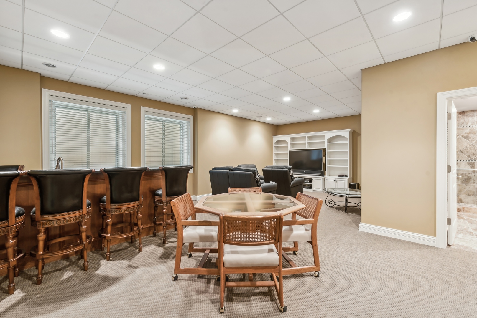 9 Willowcrest Drive, Unit 9 Oak Brook, IL 60523 - Photo 26 of 37 a view of a dining room with furniture
