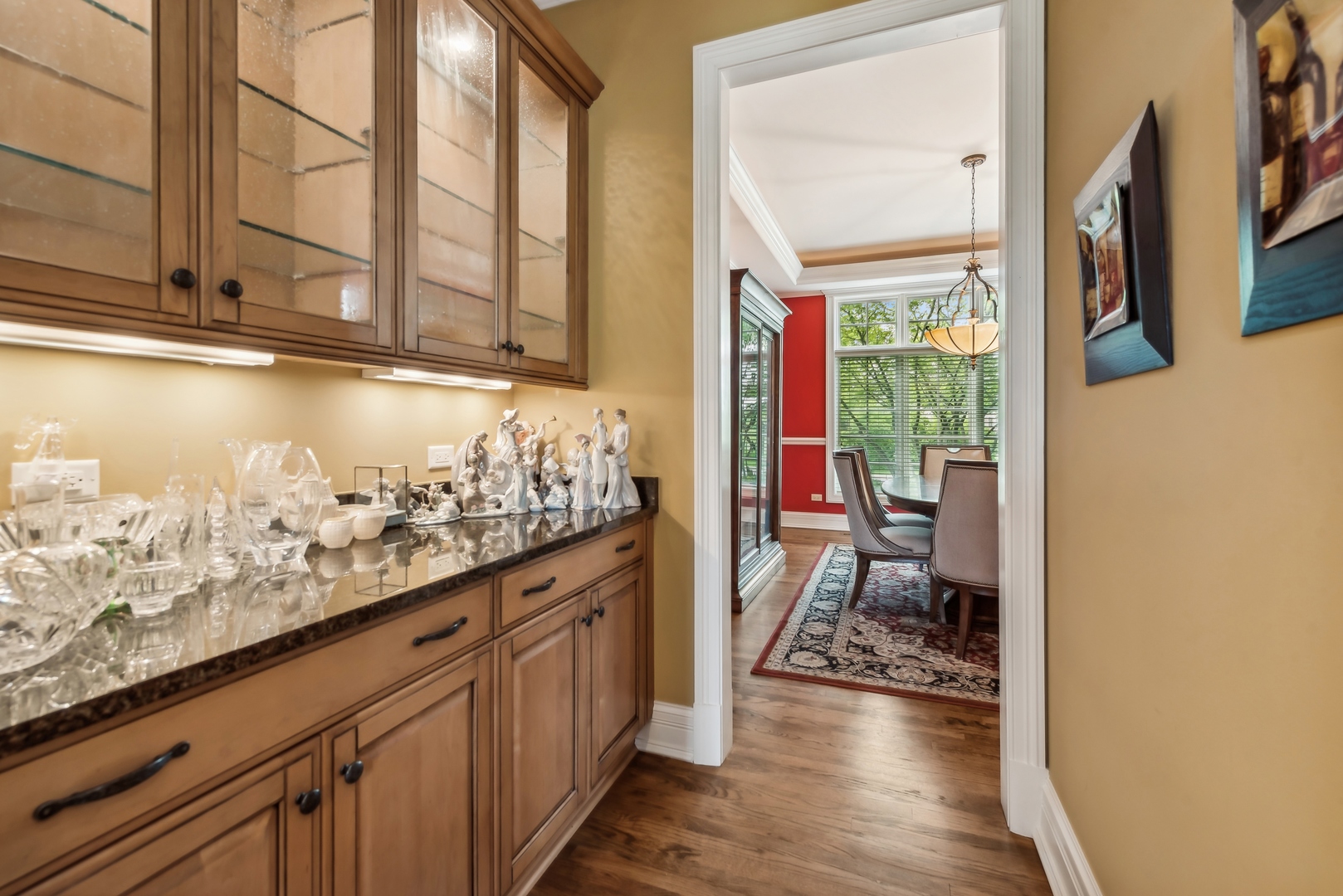 9 Willowcrest Drive, Unit 9 Oak Brook, IL 60523 - Photo 5 of 37 a hallway with wooden floor and a sink
