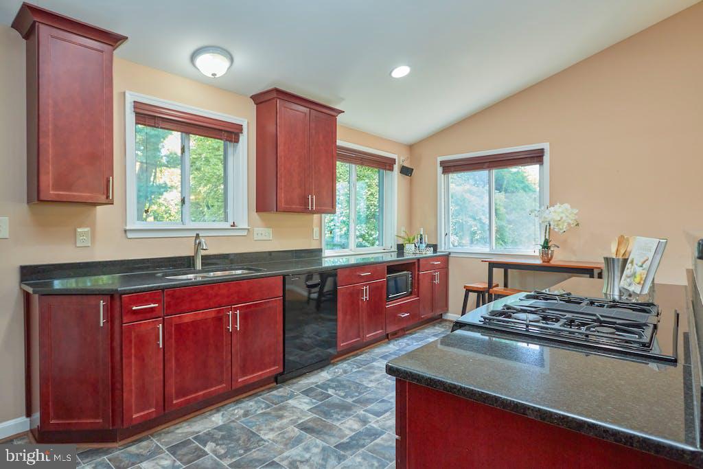 3803 Ridge Road Annandale, VA 22003 - Photo 3 of 33 Beautiful natural light