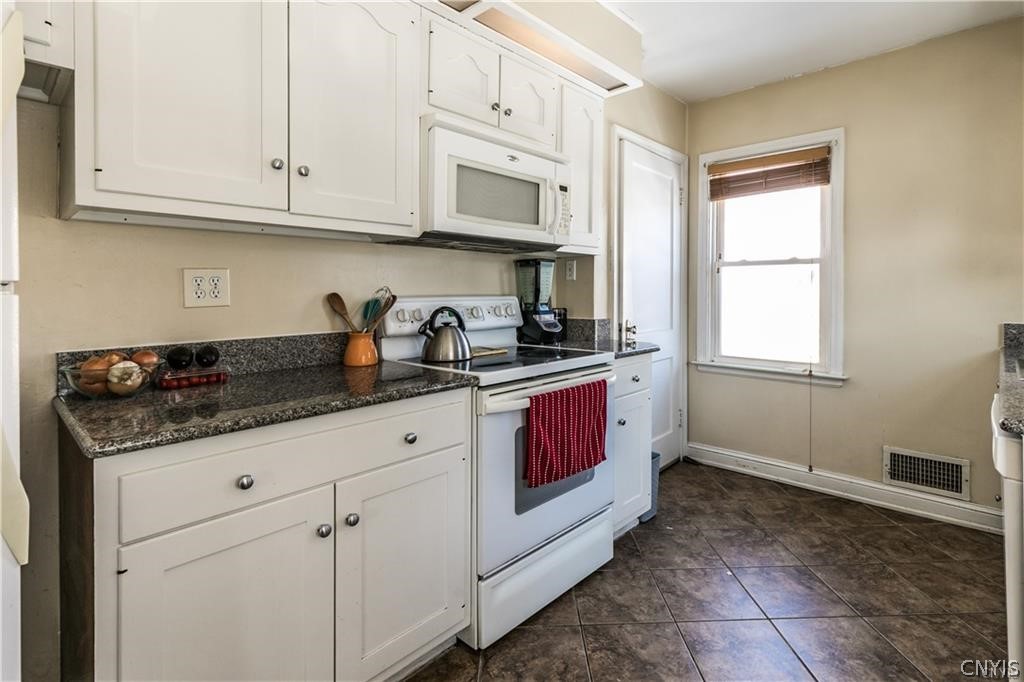 105 Salem Road DeWitt, NY 13214 - Photo 7 of 23