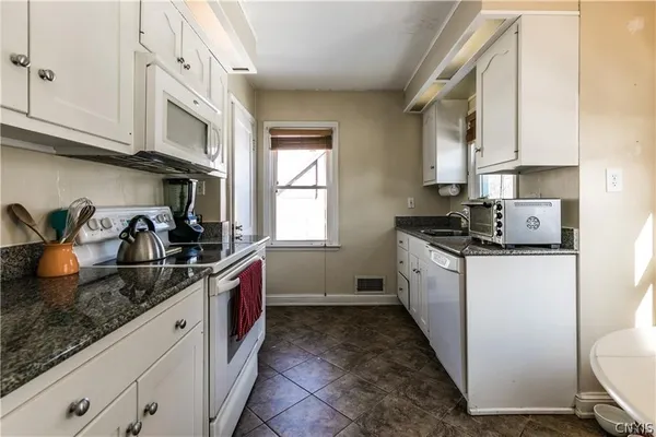 $2,200 | 105 Salem Road, DeWitt, NY 13214
