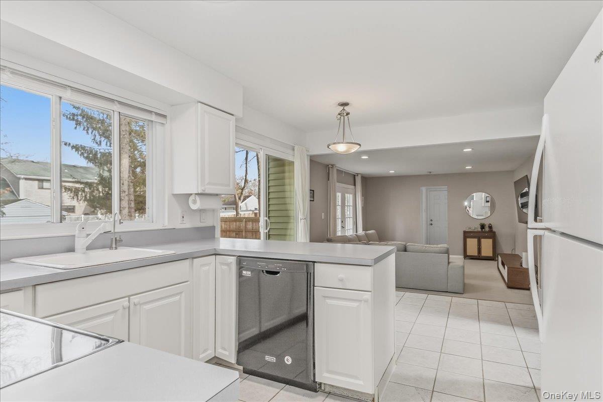 11 Jeanne Road Lake Grove, NY 11755 - Photo 9 of 25