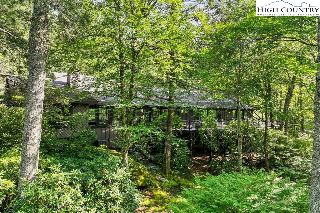 1325 Golf Course Road Linville, NC 28646 - Photo 4 of 46 a view of a garden