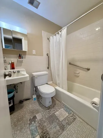 $2,200 | 69 Newton Street, Unit 11, Waltham, MA 02453