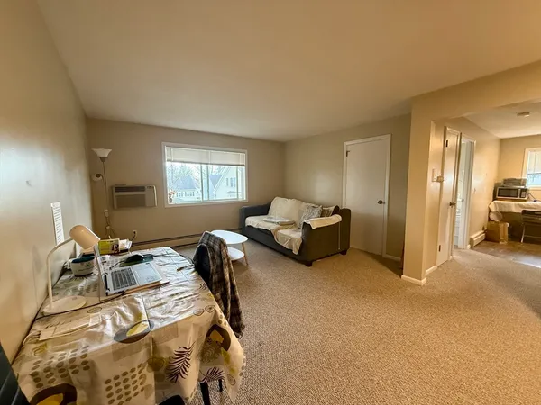 $2,200 | 69 Newton Street, Unit 11, Waltham, MA 02453