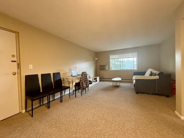 $2,200 | 69 Newton Street, Unit 11, Waltham, MA 02453