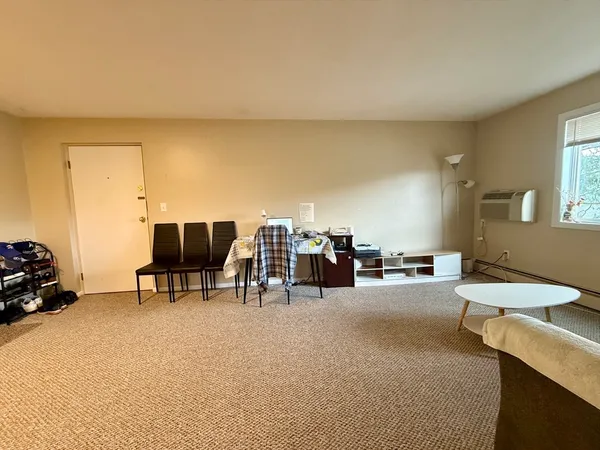 $2,200 | 69 Newton Street, Unit 11, Waltham, MA 02453