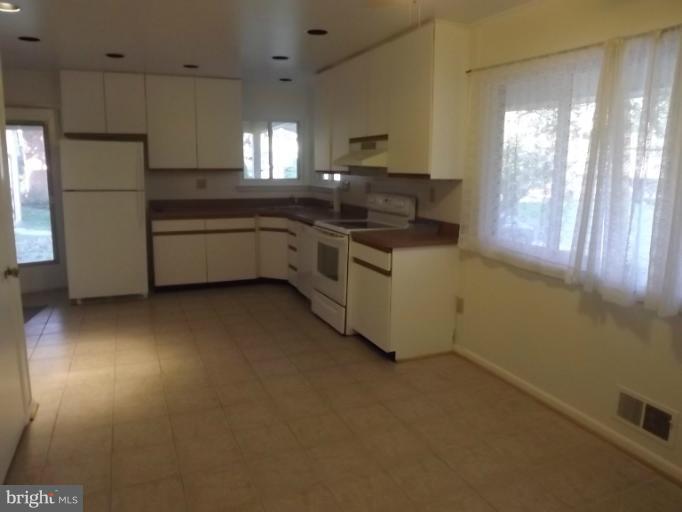 6 David Court Silver Spring, MD 20904 - Photo 8 of 19 Interior (General)