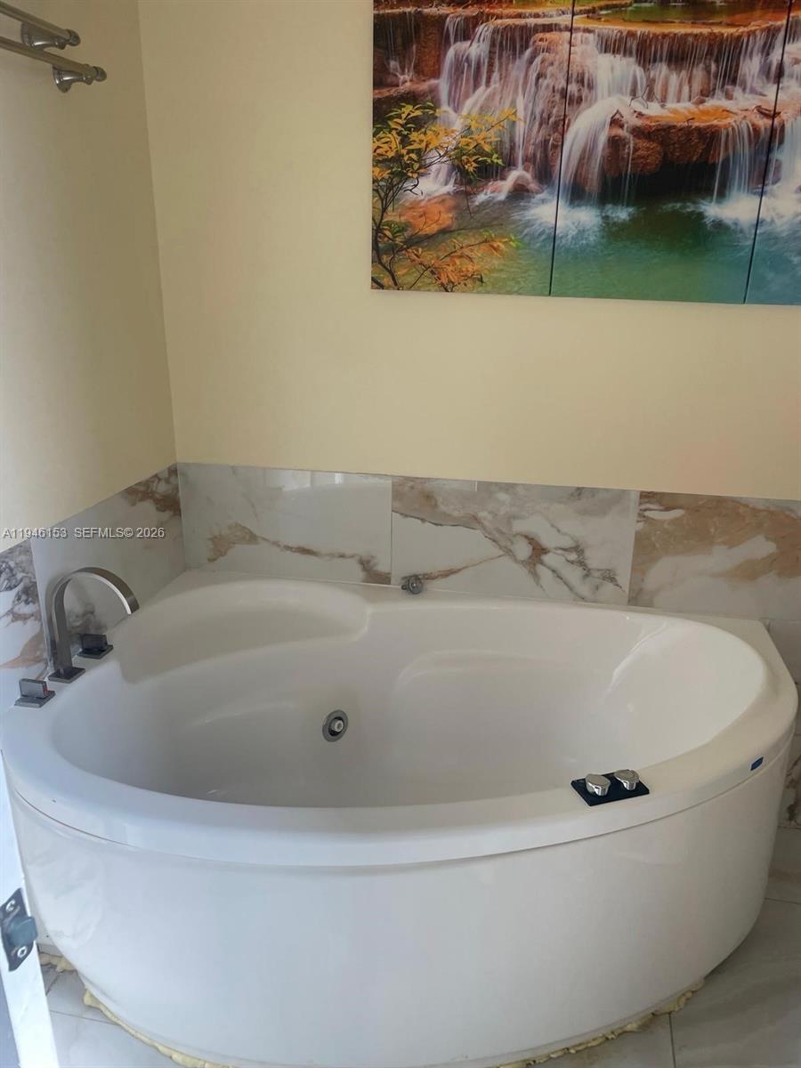 14562 Southwest 172nd Lane Miami, FL 33177 - Photo 9 of 44