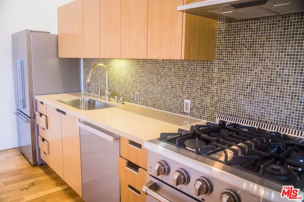 $5,950 | 8 Brooks Avenue, Unit 13, Venice, CA 90291