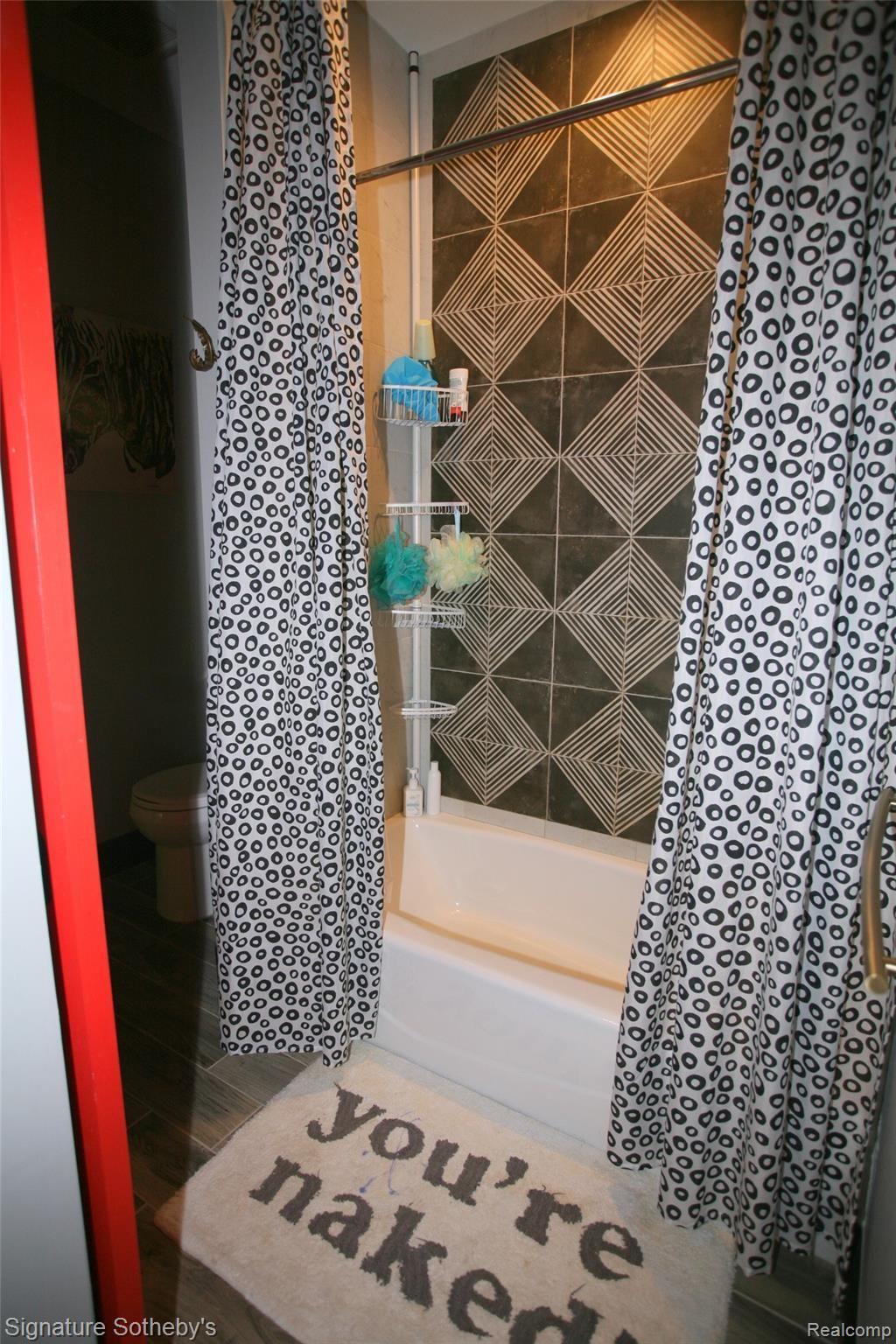 9100 Fox Hollow Road Clarkston, MI 48348 - Photo 27 of 52 Dual Entry Bath
