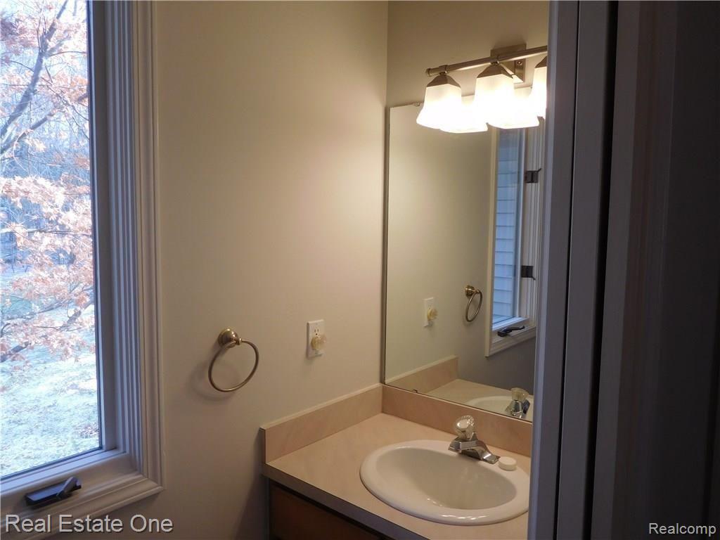 10633 East Splitstone Pinckney, MI 48169 - Photo 20 of 35 DSCN1463.JPG
