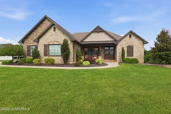 $929,900 | 608 Thorngrass Drive, Jefferson City, MO 65109