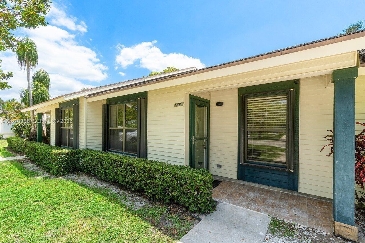 1367 Riverside Circle, Unit 1367 Wellington, FL 33414 - Photo 2 of 36