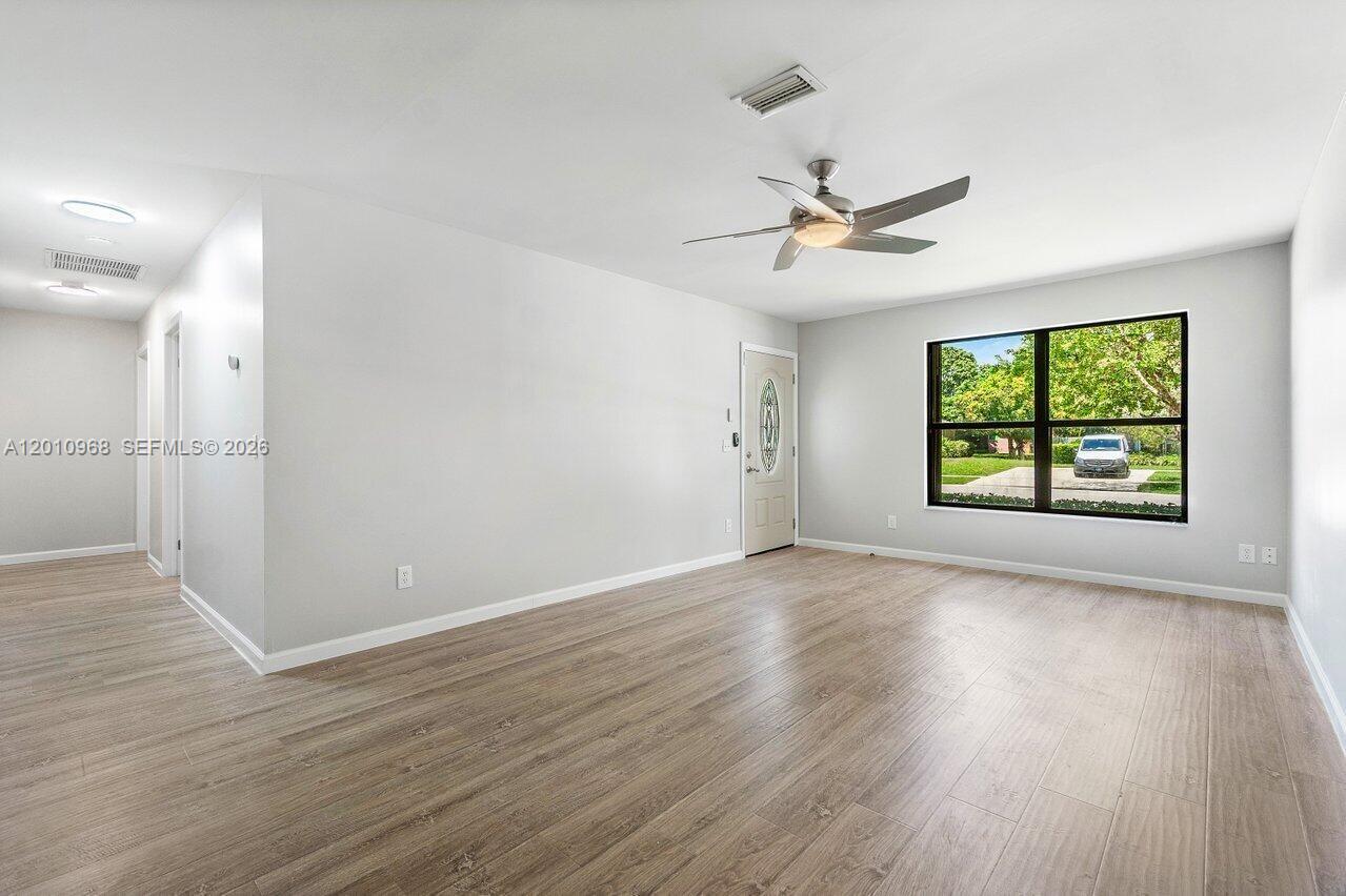 1367 Riverside Circle, Unit 1367 Wellington, FL 33414 - Photo 5 of 36