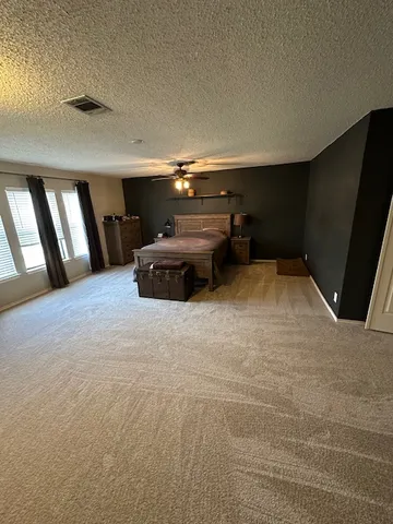 a view of livingroom with furniture