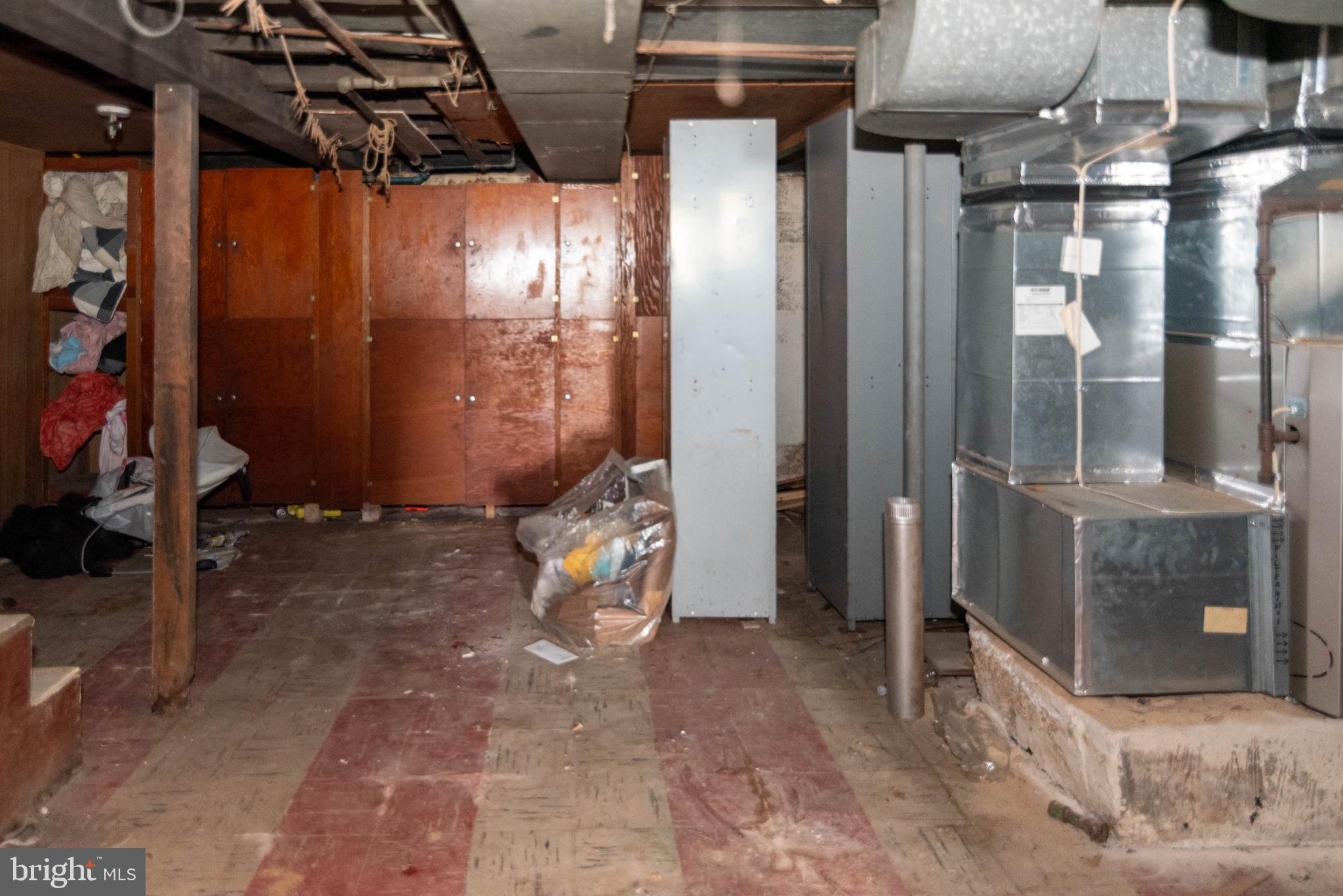 6510 North Point Road Edgemere, MD 21219 - Photo 18 of 56 a view of a bathroom with a tub and shower