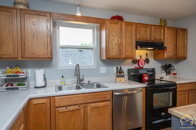 $345,000 | 1717 Southwest Stone Crest Drive, Topeka, KS 66615