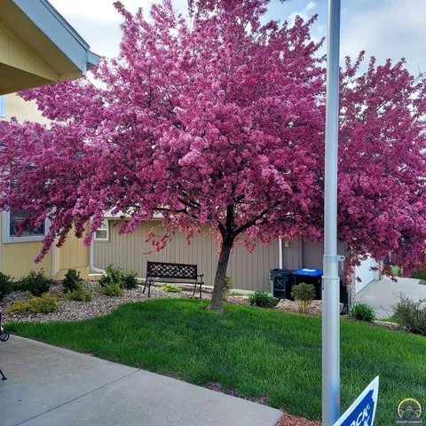 $345,000 | 1717 Southwest Stone Crest Drive, Topeka, KS 66615