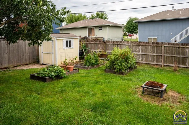 $345,000 | 1717 Southwest Stone Crest Drive, Topeka, KS 66615