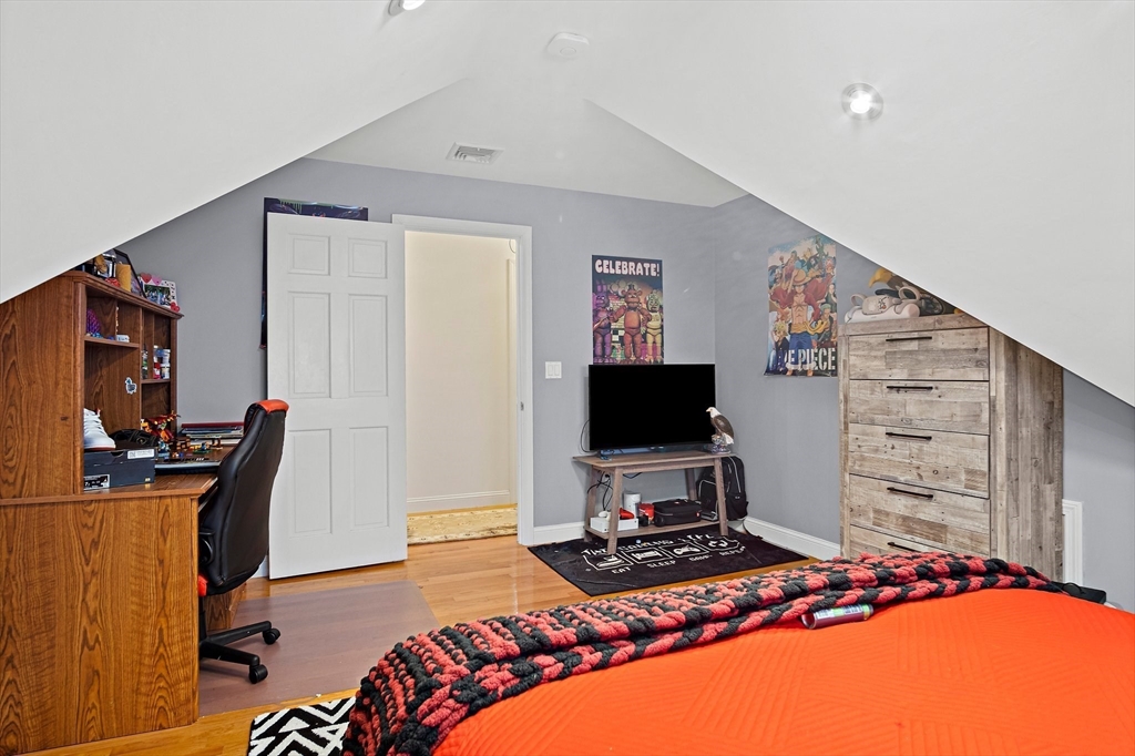 9 Country Club Road Stoneham, MA 02180 - Photo 17 of 28 Gallery Image 17