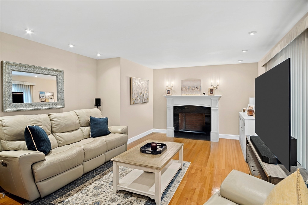 9 Country Club Road Stoneham, MA 02180 - Photo 9 of 28 Gallery Image 9