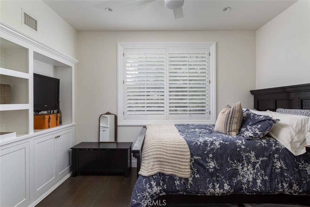 8 Madison Newport Beach, CA 92660 - Photo 25 of 34 a bedroom with a large bed and a window