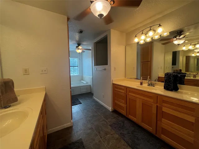 $595,900 | 1100 Swiss Alp Hills Loop, Schulenburg, TX 78956