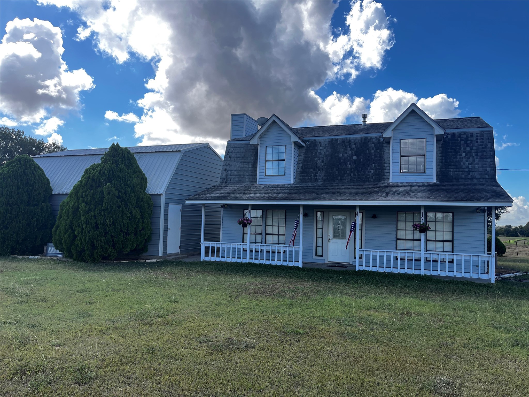 1100 Swiss Alp Hills Loop Schulenburg, TX 78956 - Photo 3 of 46 a view of a house with a garden